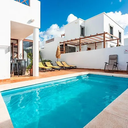 Casa Ernesto Βίλα *